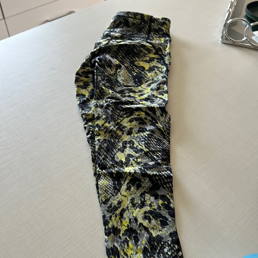 Multi Color never worn Sweaty Betty 7/8 power leggings
